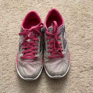 Skechers go run Women's Athletic Sneakers - Pink and Gray - Size 6.5